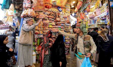 بين غياب الرواتب وانفجار الأسعار.. اليمنيون يواجهون شتاءً صعبًا في مناطق الحوثيين