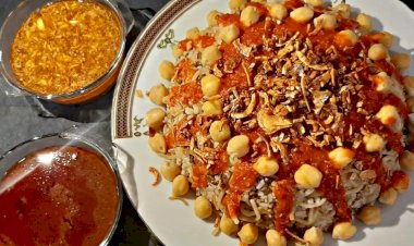 الكشري المصري بين التراث والتنوّع الإقليمي: اختلاف النكهات بين القاهرة والإسكندرية