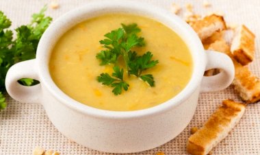 طبق شتوي غني.. طريقة عمل شوربة العدس بالكريمة