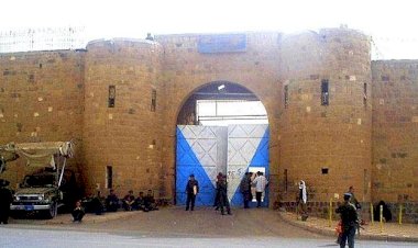 بين طاولة مسقط وزنازين صنعاء.. ملف المختطفين رهينة التصعيد الحوثي