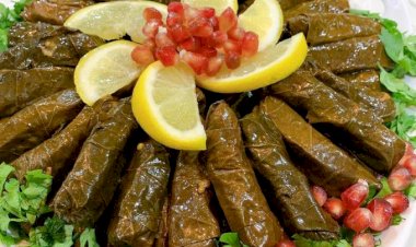 طاجن ورق العنب بدبس الرمان.. نكهة شتوية دافئة بطابع شرقي مميز