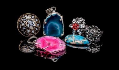 أحجار 2026: دليل الأبراج لاختيار الحجر الكريم الأنسب