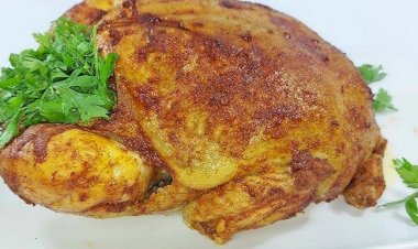 الدجاج بالزعتر والروزماري.. وصفة عطرية بسيطة بطابع منزلي مميز