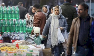 إيران على صفيح ساخن.. تنازلات اقتصادية محفوفة بالمخاطر واحتجاجات ضخمة