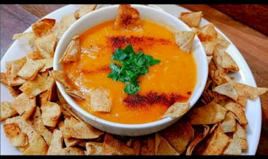 فتة العدس بالعيش المحمص بدون زيت.. وصفة شتوية صحية بطعم غني