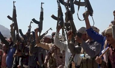 الولايات المتحدة تحاصر إيران عسكريًا والحوثيون يهددون الممرات الملاحية مرة أخرى