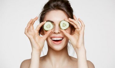 سر العيون المشرقة.. وصفة فرنسية طبيعية بجل الخيار والصبار لتفتيح وترطيب تحت العين