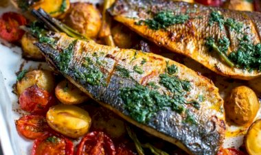 وجبة اليوم الخامس من رمضان.. سمك بالفرن وسلطة خضراء تمنحك الطاقة بعد الصيام