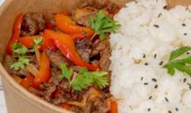 منيو 8 رمضان.. طريقة تحضير اللحمة بالفلفل الرومي مع الأرز الأبيض