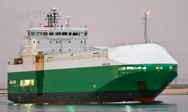 ارتباك في حركة الملاحة بالبحر الأحمر بسبب تهديدات الحوثي وشركات الشحن تعيد توجيه سفنها