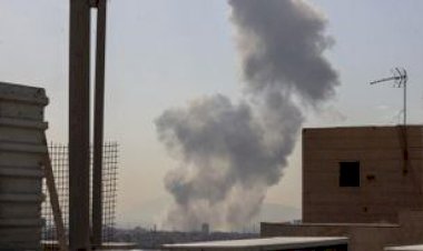 تزامنًا مع الضربات الإيرانية.. الحوثي يستأنف الهجمات على الملاحة البحرية