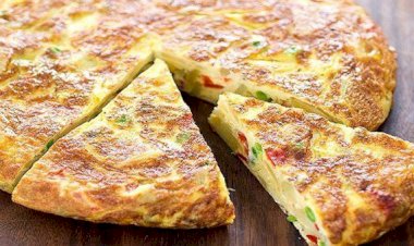 سحور 15 رمضان.. طريقة تحضير عجة البيض بالخضار وجبة صحية وسريعة تمنحك الشبع طوال اليوم