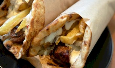 فطار 15 رمضان بطعم شرقي مميز.. طريقة تحضير شاورما الدجاج بالخبز العربي في المنزل