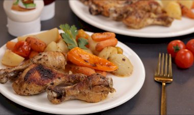 منيو فطار 17 رمضان.. طريقة عمل صينية الدجاج بالخضار