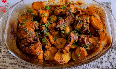 وجبة إفطار 20 رمضان.. طريقة عمل صينية الدجاج المحمر بالبطاطس والخضار في الفرن