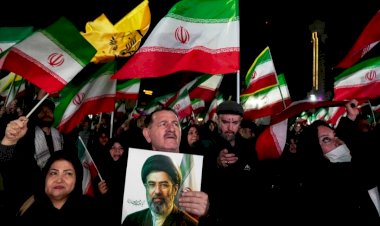 واشنطن تحشد آلاف الجنود قرب إيران وطهران تفرض نظام رسوم في مضيق هرمز