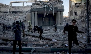 إسرائيل تشن موجة هجمات واسعة وإيران تُغلق هرمز.. آخر تطورات الحرب