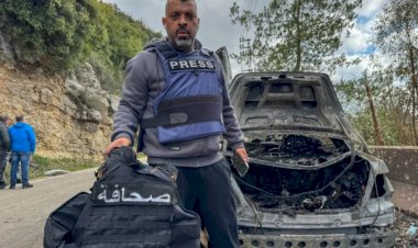 مقتل ثلاثة إعلاميين في ضربة إسرائيلية يشعل الجدل حول استهداف الصحافة في لبنان