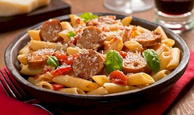 طريقة عمل المكرونة بالسجق بطعم لا يقاوم