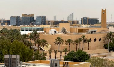 الدبلوماسية الأمريكية في الحرب الإيرانية.. تفاصيل إجلاء جماعي لموظفي السفارات والمواطنين