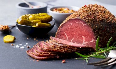 طريقة عمل البسطرمة في المنزل بالتتبيلة الأصلية