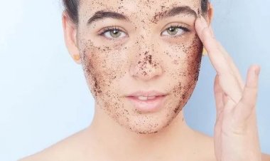 مقشرات طبيعية للبشرة تمنحك نضارة وتقلل البقع الداكنة