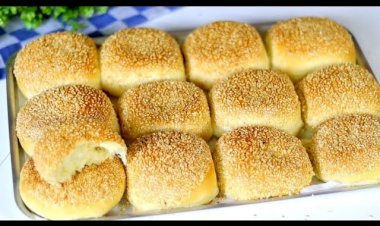 طريقة عمل فطائر بالجبن والسمسم والعسل بخطوات بسيطة وطعم مميز