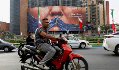 أبرز ما ورد في الصحف الأجنبية الثلاثاء 19 مايو..النفط يتراجع وكابلات الإنترنت بمرمى التهديدات.. تحركات ترامب تُبقي الأسواق على صفيح ساخن