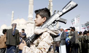 محلل سياسي يمني: تجنيد الأطفال والانتهاكات الحوثية يفاقمان الأزمة ويهددان مستقبل اليمن