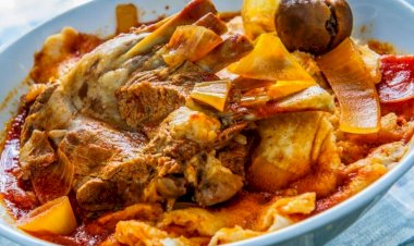 طريقة عمل الثريد الإماراتي الأصلي.. وصفة تراثية بمذاق غني وخطوات سهلة