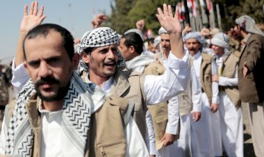 سر صعود الحوثيين بعد مواجهة إيران وأمريكا.. كيف تحولت الجماعة إلى لاعب مستقل؟