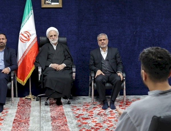 قاضٍ أمام الكاميرا.. من هو غلام محسني إجئي مسؤول صناعة الخوف الإيراني؟