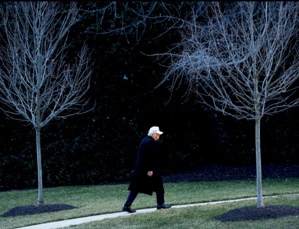 قنوات دبلوماسية سرية تُجهض مواجهة عسكرية وشيكة بين واشنطن وطهران