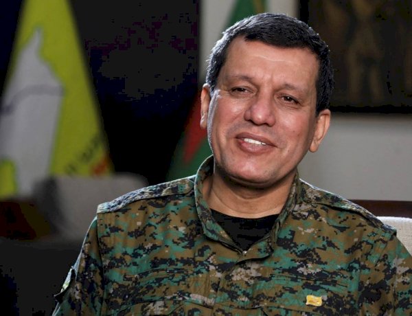 خرج من الظل ليقود أكثر خرائط سوريا تعقيدًا.. من هو مظلوم عبدي؟