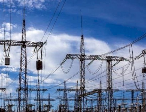 بين منطق الإصلاح ووجع المعيشة.. فاتورة الكهرباء تشعل جدلًا واسعًا في سوريا