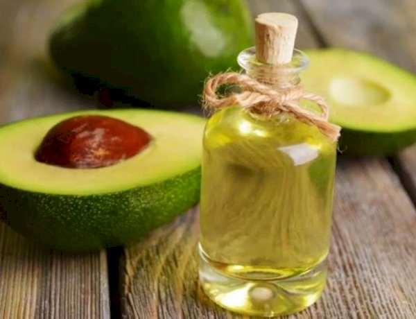 فوائد زيت الأفوكادو للبشرة.. وصفات طبيعية لنعومة وترطيب عميق
