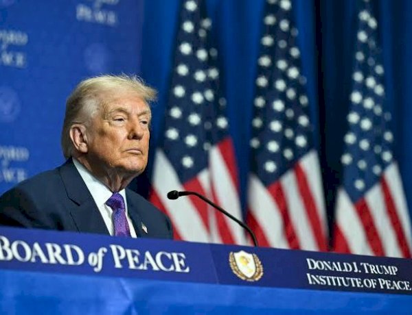 بين استعدادات أمريكية ومناورات إيرانية.. هل اقتربت ساعة الصفر؟