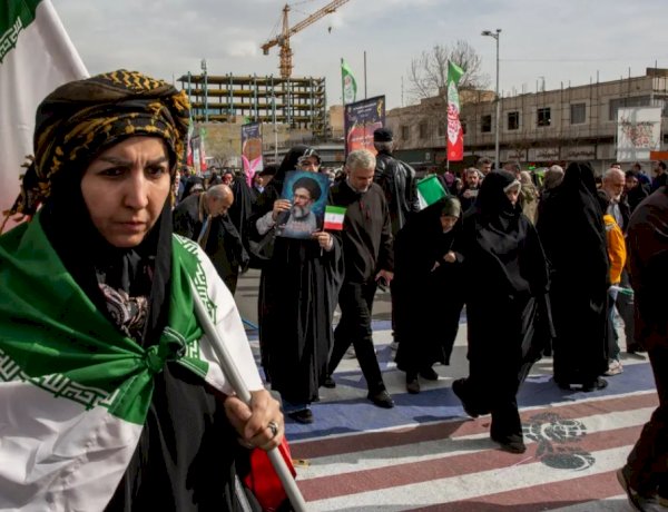 محاولات انقلاب ونقل السلطة.. كواليس الصراعات الخفية داخل أروقة الحكم بإيران