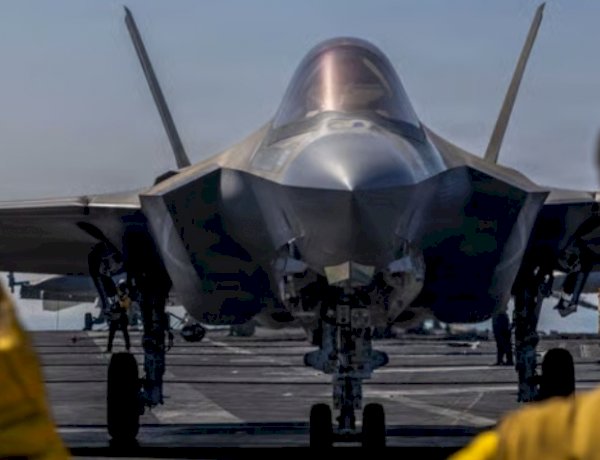 معضلة ترامب في إيران.. خيارات عسكرية هائلة لإسقاط النظام وضغوط دبلوماسية مستمرة