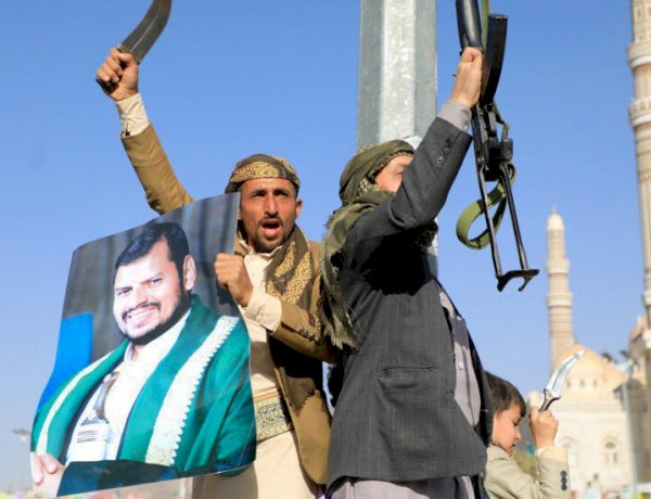 محلل سياسي: دخول الحوثيين الحرب سيُدخل اليمن في متاهة تصعيد لا نهاية لها