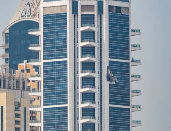 تصعيد الهجمات الإيرانية في المنطقة.. الإمارات تتصدى لتهديدات الصواريخ والطائرات المسيّرة