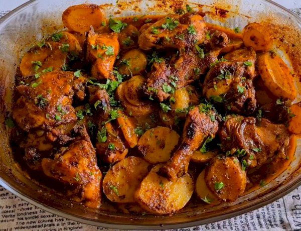 وجبة إفطار 20 رمضان.. طريقة عمل صينية الدجاج المحمر بالبطاطس والخضار في الفرن