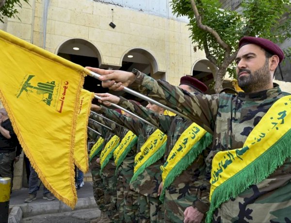 طرد السفير الإيراني واتهامات جديدة لحزب الله.. آخر تطورات الأوضاع في لبنان
