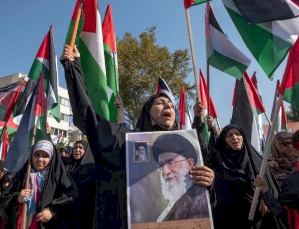 أستاذ دراسات إيرانية: إيران تحولت إلى مصدر تهديد مباشر لأمن واستقرار المنطقة