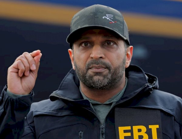 قراصنة مرتبطون بإيران يخترقون البريد الشخصي لمدير الـFBI وينشرون صورًا ووثائق