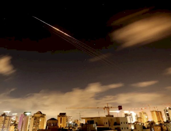 تصعيد غير مسبوق ومصر تقود المفاوضات.. الحوثيون يدخلون على خط حرب إيران