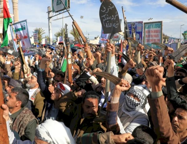 أصفهان تتعرض لقصف أمريكي عنيف وعدوان طهران يشعل الحرائق في الخليج 