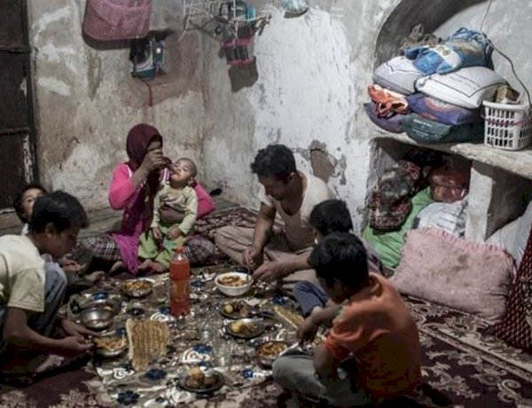 مع الغلاء وانهيار الصناعات الأساسية.. كوارث اقتصادية تنتظر إيران وتوقعات بموجة احتجاجات جديدة