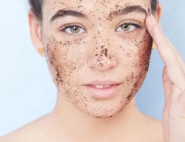 مقشرات طبيعية للبشرة تمنحك نضارة وتقلل البقع الداكنة