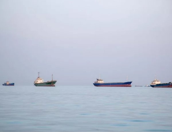 تصعيد في مضيق هرمز يشل المفاوضات.. احتجاز سفن يفاقم أزمة الطاقة العالمية